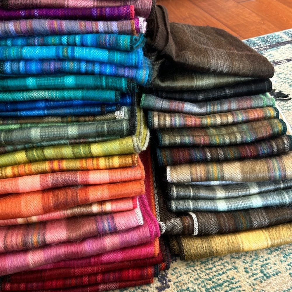 Beautiful alpaca scarf from Ecuador - Picture 7 of 11